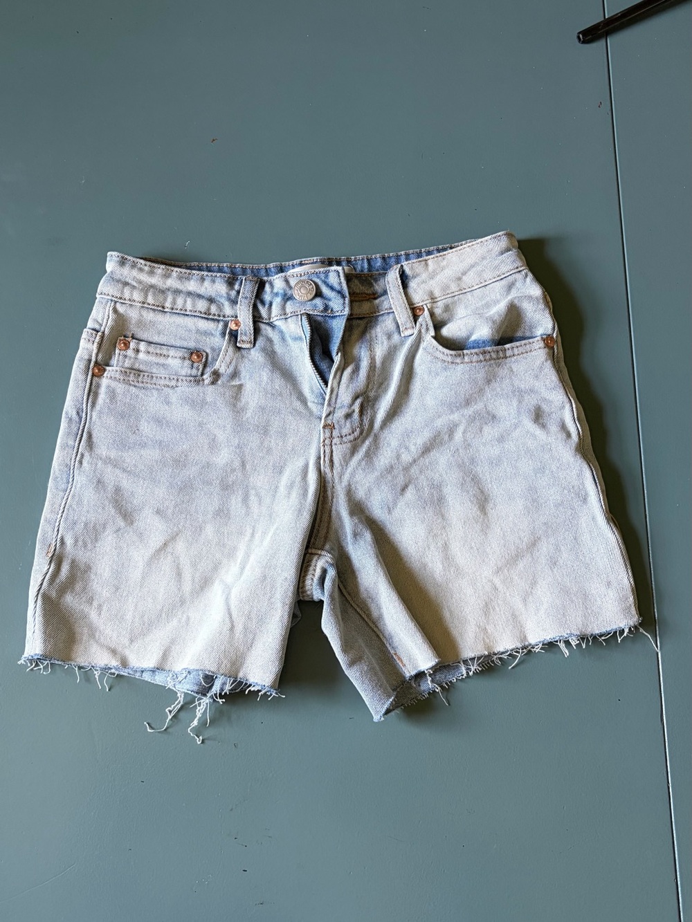 Madden Girl light wash cut off denim shorts size 0